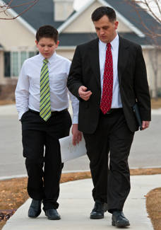 young-man-home-teaching_1114111_inl